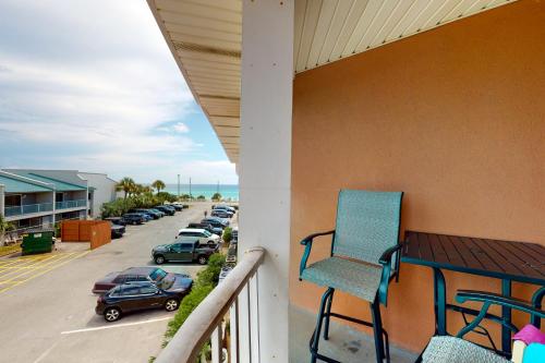 Charming Coastal Getaway with a Private Balcony - Short Drive to Dining photo 4