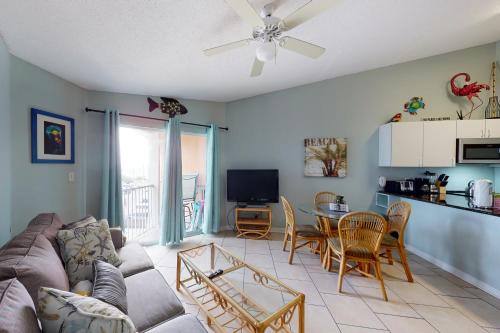 Charming Coastal Getaway with a Private Balcony - Short Drive to Dining photo 5