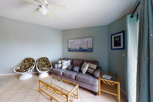 Charming Coastal Getaway with a Private Balcony - Short Drive to Dining photo 6