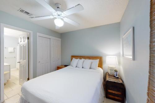 Charming Coastal Getaway with a Private Balcony - Short Drive to Dining photo 16