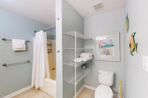 Charming Coastal Getaway with a Private Balcony - Short Drive to Dining photo 19