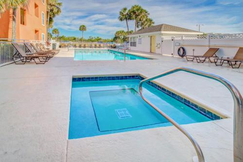 Charming Coastal Getaway with a Private Balcony - Short Drive to Dining photo 21