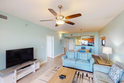 Well-equipped & located seventh-floor condo with balcony shared gym pool & more photo 9