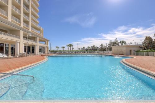 Well-equipped & located seventh-floor condo with balcony shared gym pool & more photo 7