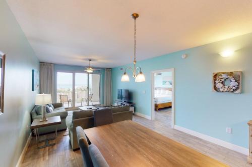 Well-equipped & located seventh-floor condo with balcony shared gym pool & more photo 11