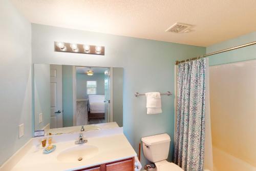 Well-equipped & located seventh-floor condo with balcony shared gym pool & more photo 19