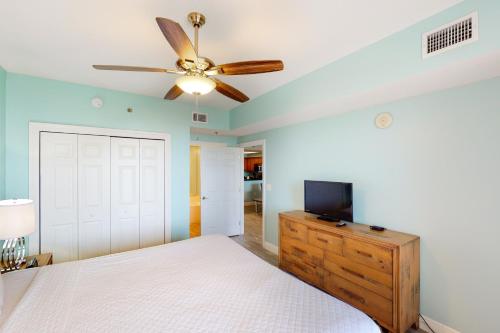 Well-equipped & located seventh-floor condo with balcony shared gym pool & more photo 15