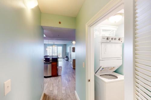Well-equipped & located seventh-floor condo with balcony shared gym pool & more photo 23