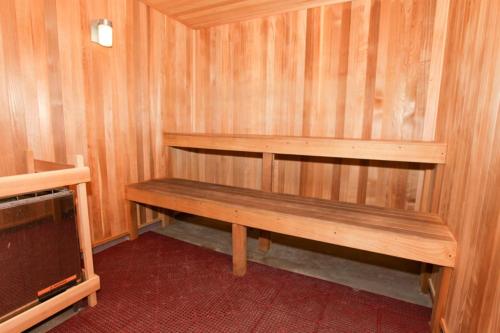 Well-equipped & located seventh-floor condo with balcony shared gym pool & more photo 28