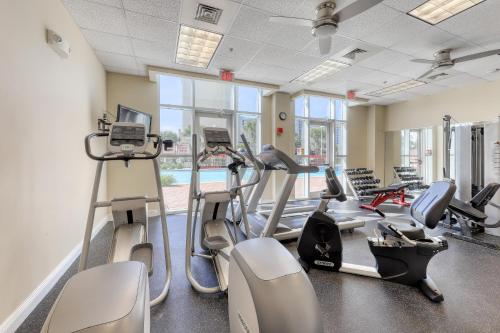 Well-equipped & located seventh-floor condo with balcony shared gym pool & more photo 29