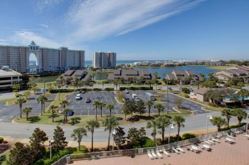 Well-equipped & located seventh-floor condo with balcony shared gym pool & more photo 36
