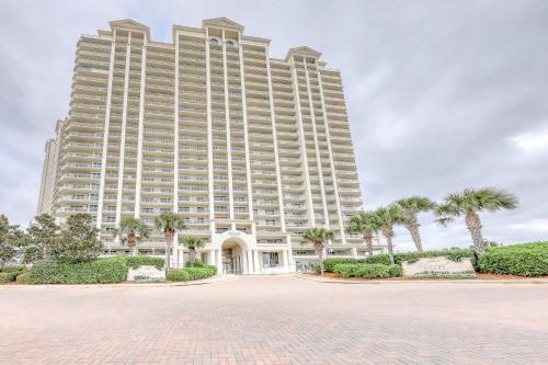Well-equipped & located seventh-floor condo with balcony shared gym pool & more photo 37