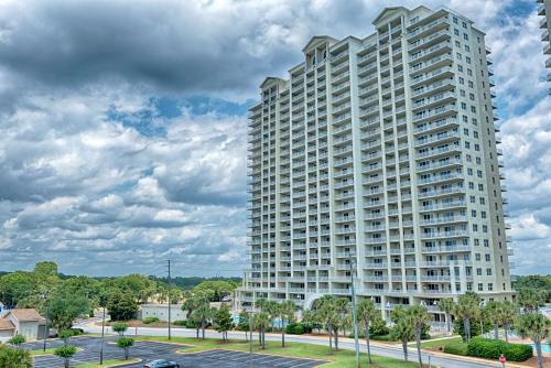 Fifth-floor condo with furnished balcony beach access & views shared pool & gym photo 19