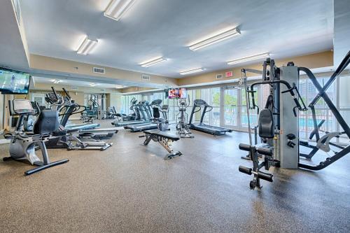 Fifth-floor condo with furnished balcony beach access & views shared pool & gym photo 18