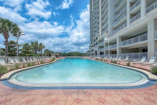 Fifth-floor condo with furnished balcony beach access & views shared pool & gym photo 21