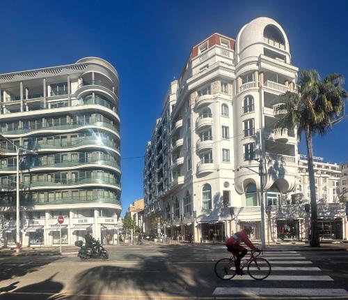 Cannes 50m palais & Croisette