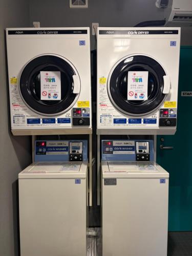 a group of washing machines sitting next to each other at Otemachi Kamon Hotel in Tokyo