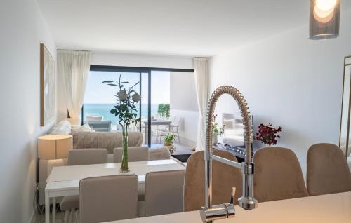 Modern 2 Bedroom Apartment with Panoramic Sea Views
