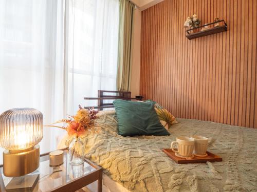 7minute walk from Ebisu Station ,1R , 3 min to Shibuya and 8 min to Shinjuku by train from the nearest station