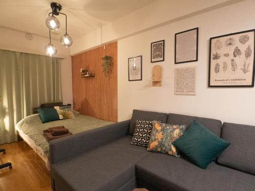 7minute walk from Ebisu Station ,1R , 3 min to Shibuya and 8 min to Shinjuku by train from the nearest station