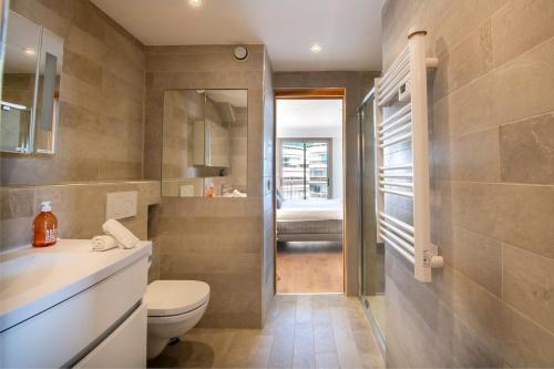 Three bedrooms with rooftop terrace in JLP