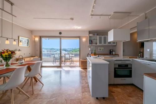 Three bedrooms with rooftop terrace in JLP
