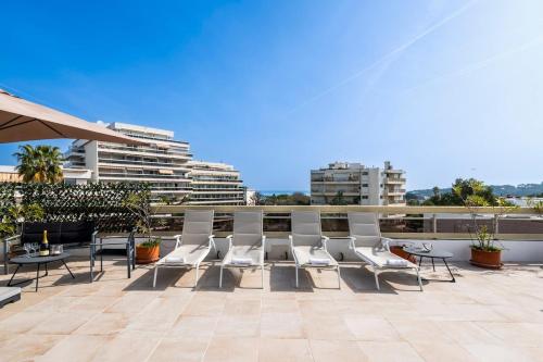 Three bedrooms with rooftop terrace in JLP