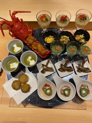 a tray of food with seafood and other dishes on a table at Malama Monstera 6名 BBQ ペット可 ビーチ ゴルフ 芝生の庭 観葉植物 リラックス in Isumi