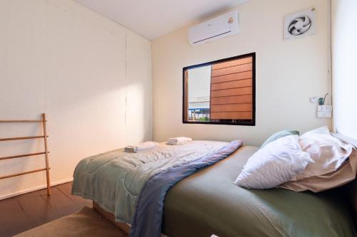 a bedroom with a bed and a window at Searyn Lanta in Ko Lanta