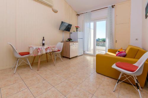 Beachfront Apartments Lozica