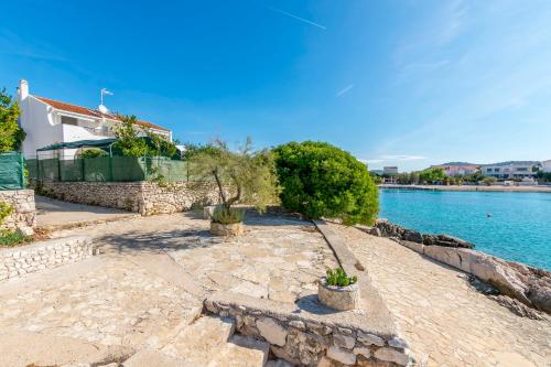 Beachfront Apartments Lozica