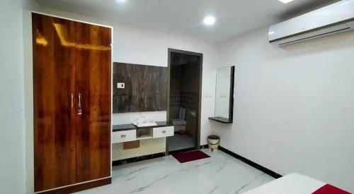 a bathroom with a sink and a large mirror at Hotel Jms Inn in Agra