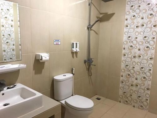 Bathroom sa Anoi Itam Resort