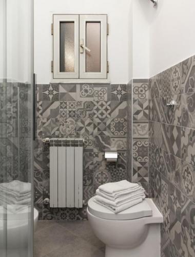 Santonofrio Apartments Silver e White