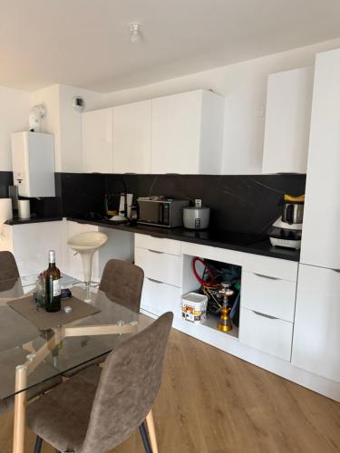 Kuchyň nebo kuchyňský kout v ubytování Hotel3008