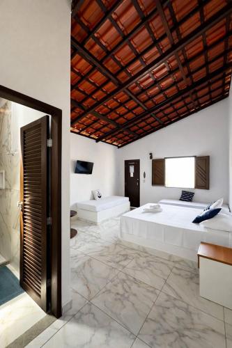 a bedroom with two beds and a wooden ceiling at Canto das Praieiras - Porto de Sauípe, Rio & Mar in Porto de Sauipe