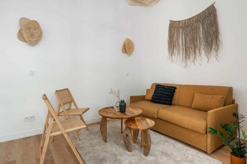 A modern renovated apartment near Metro Line 2
