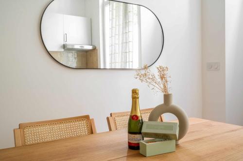 A modern renovated apartment near Metro Line 2