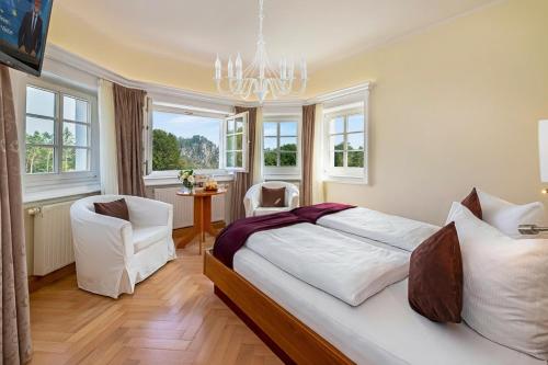 a bedroom with a large bed and a chandelier at Laasenhof in Struppen