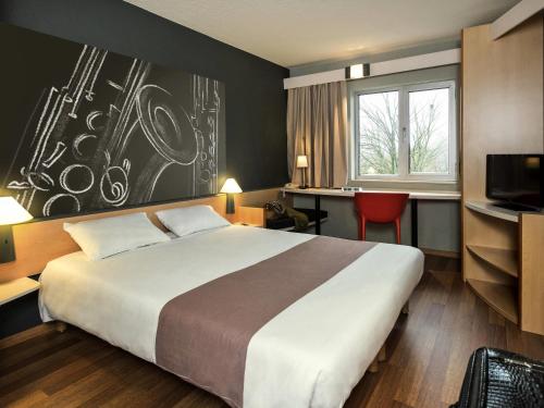 En eller flere senge i et værelse på ibis Dinant Centre
