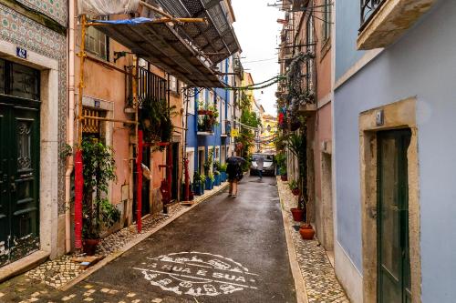 WHome Live Lisbon from the Famous Green Street