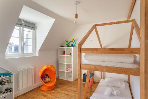 a childs room with a bunk bed and a book shelf at P'ty Solidor - 500m du port in Saint Malo