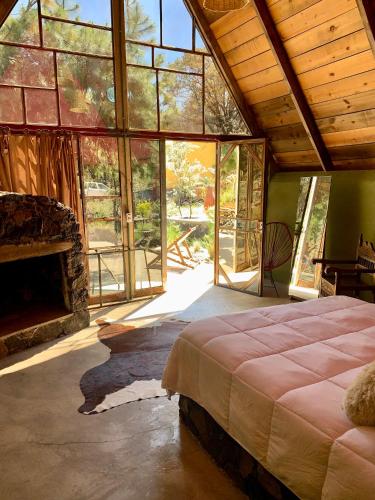 a bedroom with a large bed and a fireplace at Cabaña Romántica, glamping Piedra Braza Orígenes in Ocoyoacac