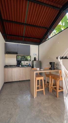 a kitchen with a table and chairs in a room at Encanto Glamping in Las Dalias