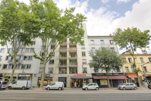 T2 calme avec parking entre Perrache et Confluence