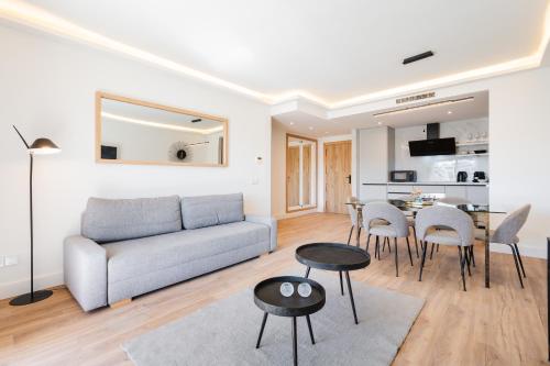 MARBELLA HOME RENTALS - Marina Banus, Puerto Banus, 2BR Modern, parking & pool