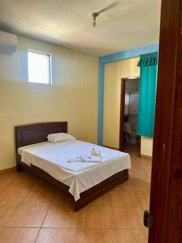 a bedroom with a bed with two towels on it at Hospedaje El Imperio in Tarapoto