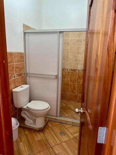 a bathroom with a toilet and a shower at Hospedaje El Imperio in Tarapoto