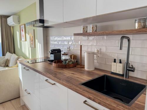 a kitchen with a counter top with a sink at Huisje Sille - Private studio in Volendam in Volendam