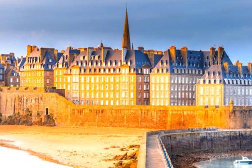 Nice 34m near the Port of Saint-Malo